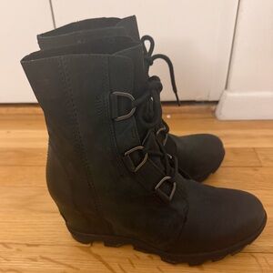Sorel Joan of Arctic Lace Up Wedge Boots. Size 9.